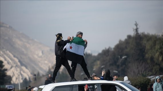 Suriye muhalefeti 8 Aralık gününü “Milli Bayram” ilan etti Suriye muhalefeti 8 Aralık gününü “Milli Bayram” ilan etti