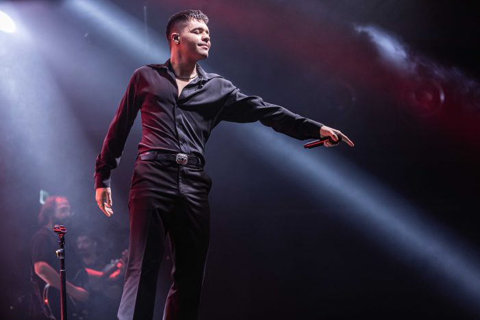 Emir Can İğrek İstanbul’da Jolly Joker Atakent’te Konser Verdi