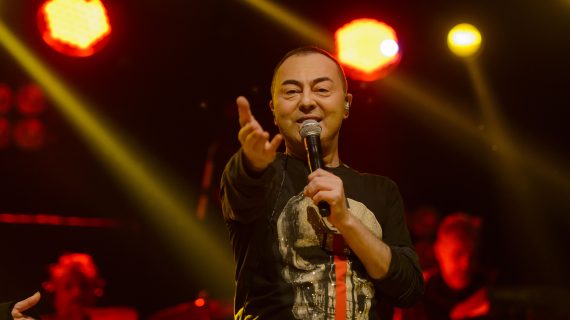 Serdar Ortaç’tan Yılın İlk Konseri