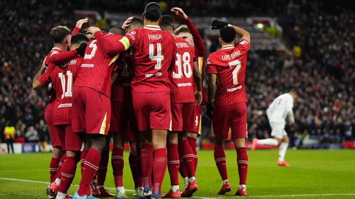 Premier Lig’de Liverpool puan kaybına rağmen zirvede yer aldı