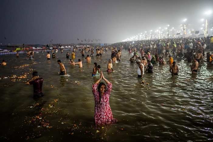 Hindistan’da 12 yıl arayla düzenlenen dünyanın en büyük dini festivali “Maha Kumbh Mela” başladı