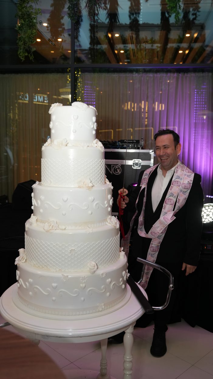 Özgür Aras Evlendi