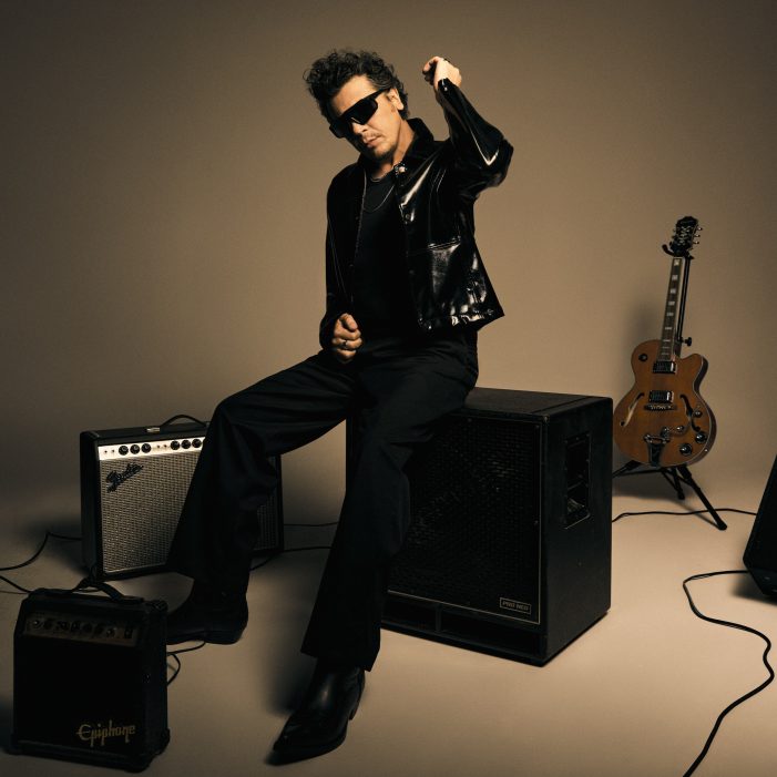 Ersay Üner’den İki Şarkı Birden