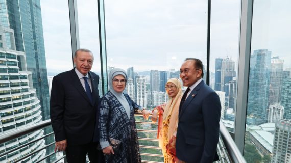 Cumhurbaşkanı Erdoğan Malezya’da Petronas İkiz Kulelerini ziyaret etti
