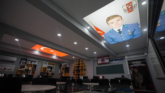 Kitap sevdalısı şehidin adının verildiği okula dijital kütüphane kuruldu