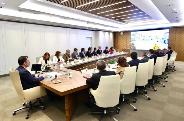 Bakan Kurum CHP’li milletvekilleri ve belediye başkanlarıyla görüştü