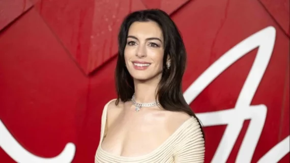 Anne Hathaway’den Arsenal taraftarlarına sürpriz: “Özellikle Rice için