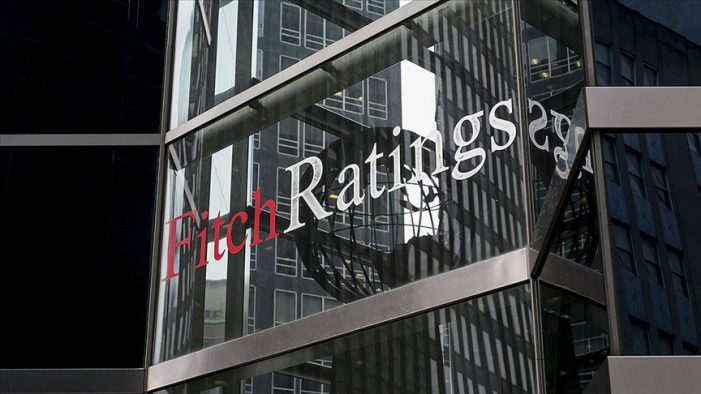 Fitch tırmanan ticaret savaşı gerilimi nedeniyle küresel büyüme tahminini düşürdü