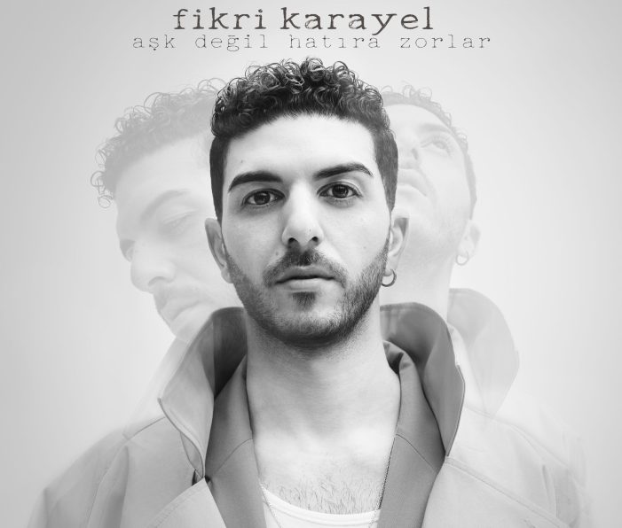 Fikri Karayel’in Beklenen Yeni Teklisi “Aşk Değil Hatıra Zorlar” 00:00’da Yayında.