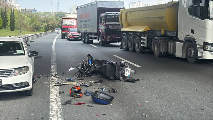 Başakşehir’de motosikletlinin adeta ölümden döndüğü kaza anı kamerada