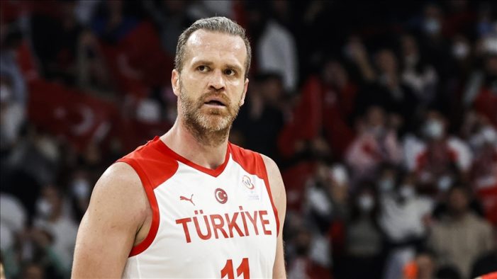 Oğuz Savaş aktif basketbol kariyerini noktaladı