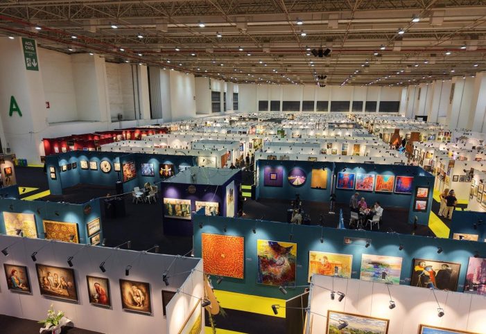 İzmir’de sanat ve antika fuarına yoğun ilgi