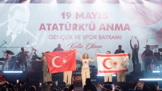 Ziynet Sali’den Kıbrıs’ta Coşkulu Bayram Kutlaması