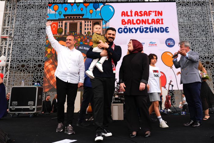 Sancaktepe’de binlerce kişi kansere karşı verdiği mücadeleyi kazanan Ali Asaf için bir araya geldi