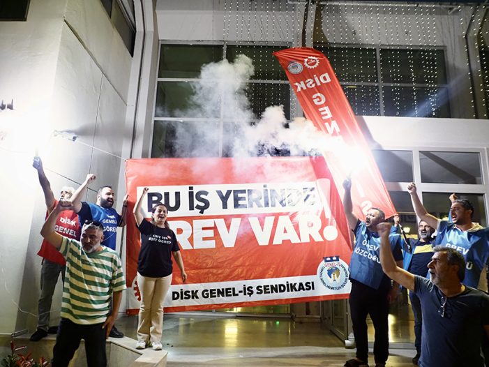 İzmir Büyükşehir Belediyesinde yaklaşık 23 bin işçi greve gitti