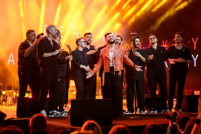 Berkay’dan Harbiye’de Müzik Dolu Bir Görsel Şölen  “Bu Gece Bitmesin!”