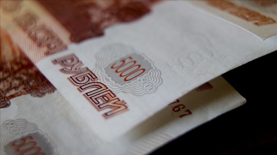 Rusya’da bütçe düşen petrol fiyatlarıyla 3,4 trilyon ruble açık verdi