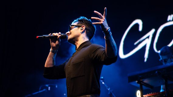 Gökhan Türkmen önceki akşam Mersin Jolly Joker’de konser verdi.
