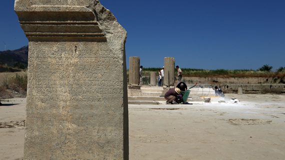 Magnesia Antik Kenti’nin en büyük meydanı gün ışığına kavuşuyor