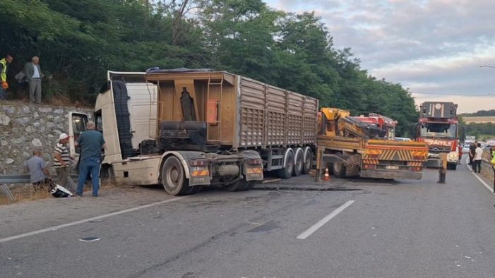 Bafra’da Tır ile traktör çarpıştı: 2 Yaralı