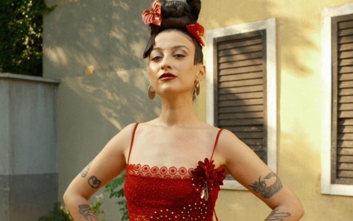 Melike Şahin’den Yeni Klip