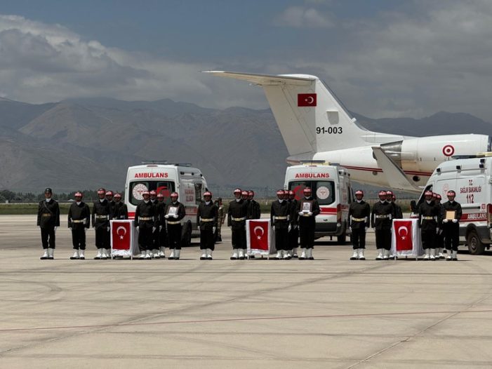 Şehitlerimizi uğurluyoruz