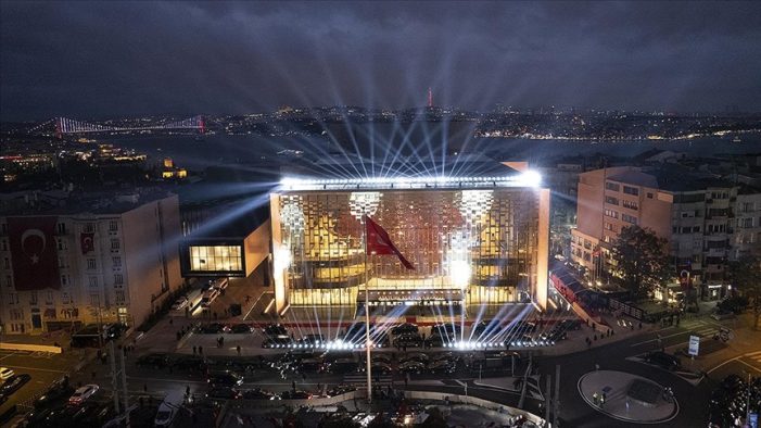 14 Temmuz’da AKM’de sanatseverlerle buluşacak