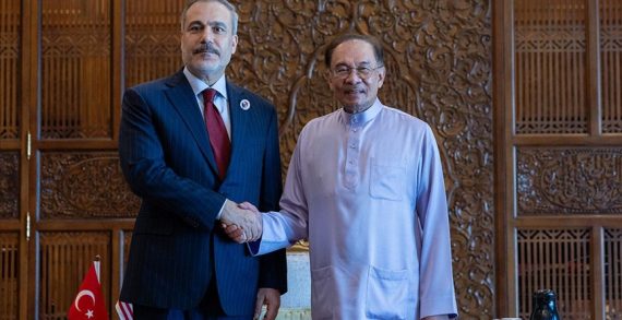 Dışişleri Bakanı Fidan Malezya Başbakanı Enver İbrahim tarafından kabul edildi
