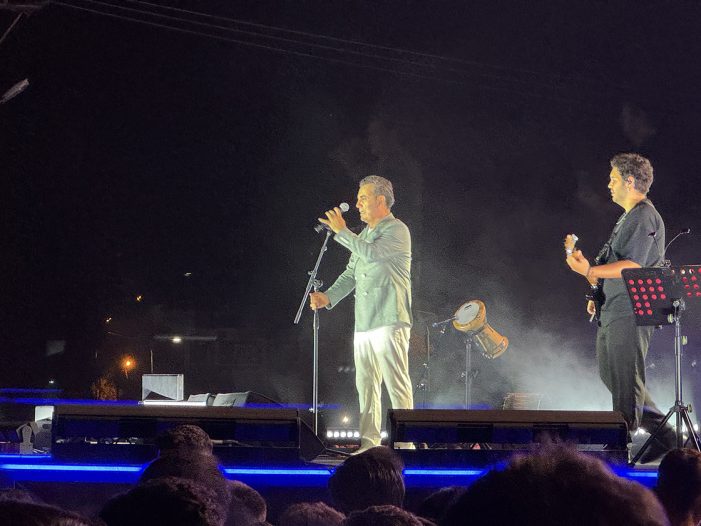 Şarkıcı Ferhat Göçer Van Kültür Yolu Festivali’nde konser verdi