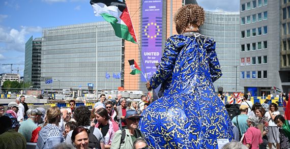 AB Konseyi binası önünde Filistin’e destek gösterisi AB Konseyi binası önünde Filistin’e destek gösterisi