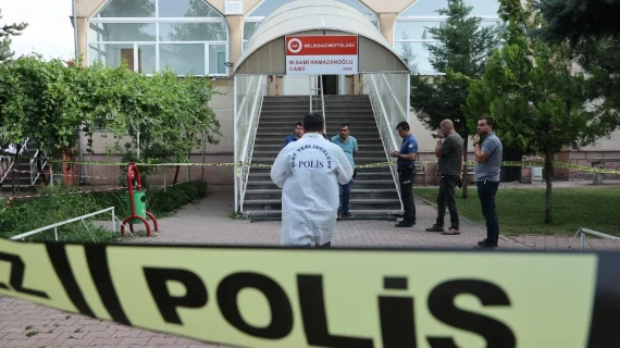 Park yerin yüzünden kavga ettiği kişiyi camide öldürdü