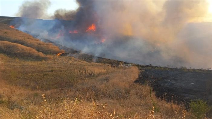 Yurdun çeşitli bölgelerinde çıkan orman yangınlarına müdahaleler devam ediyor