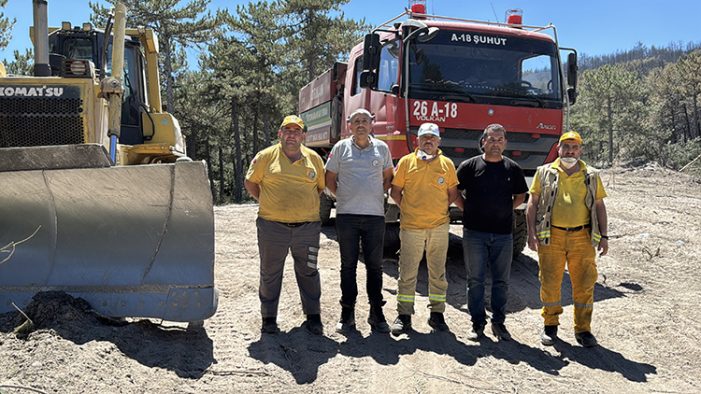 Sakarya’da söndürülen yangın yeniden alevlendi Eskişehir’de ekipler alevlerin arasında kaldı