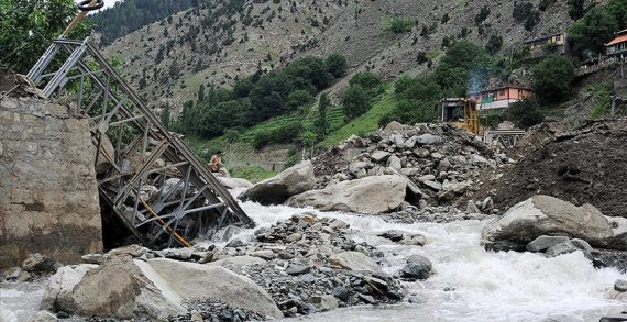 Pakistan’ın kuzeyindeki sellerde ölenlerin sayısı 351’e çıktı