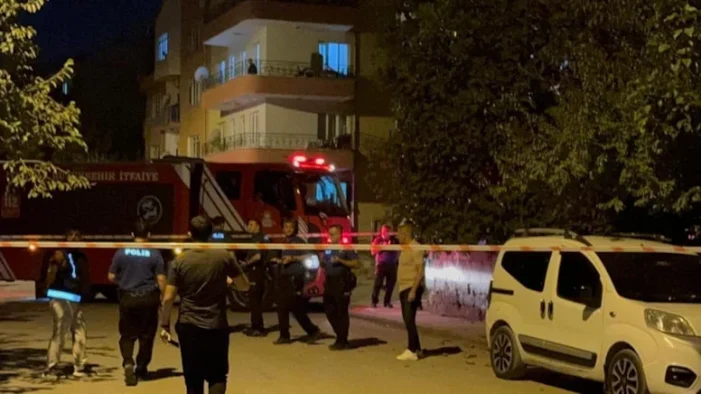 Malatya’da çatı çöktü anne ve kızı son anda kurtuldu