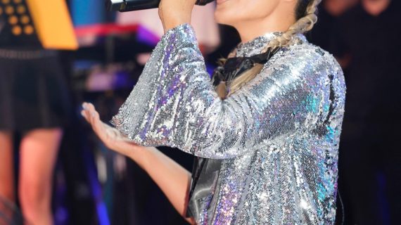 Demet Akalın Kemer’de Unutulmaz Bir Geceye İmza Attı
