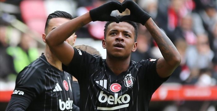 Beşiktaşlı futbolcu Keny Arroyo Cruzeiro’ya transfer oldu