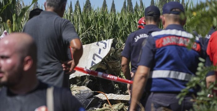 İzmir’de eğitim uçağı düştü pilot hayatını kaybetti