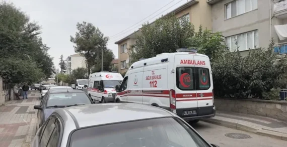 Haber alamayınca balkondan eve girdikleri komşularını ölü buldular Haber alamayınca balkondan eve girdikleri komşularını ölü buldular