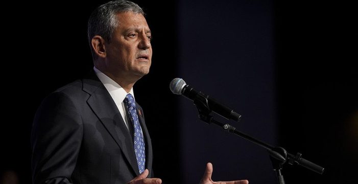 Özgür Özel 22. Olağanüstü Kurultay’da yeniden CHP Genel Başkanlığına seçildi Özgür Özel 22. Olağanüstü Kurultay’da yeniden CHP Genel Başkanlığına seçildi
