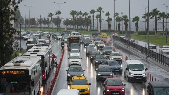İzmir’de 121 gün sonra yağmur yağdı