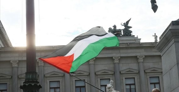 Avusturya’da öğrenciler Gazze’deki soykırıma dahil olduğu gerekçesiyle Viyana Üniversitesi girişini kapattı Avusturya’da öğrenciler Gazze’deki soykırıma dahil olduğu gerekçesiyle Viyana Üniversitesi girişini kapattı