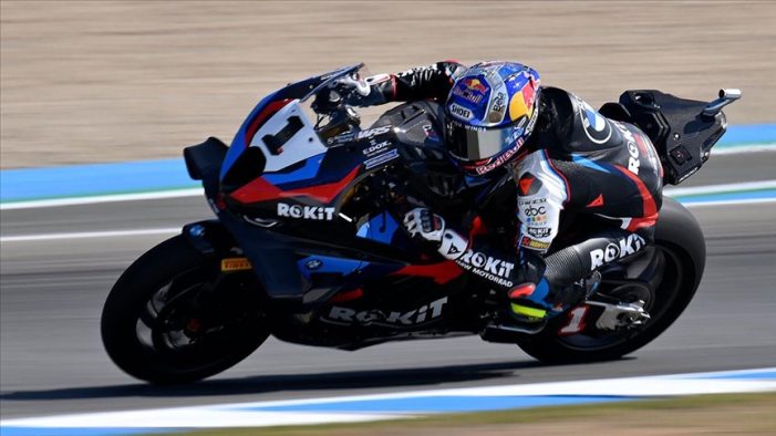 Toprak Razgatlıoğlu İspanya’daki ilk yarışta ikinci oldu