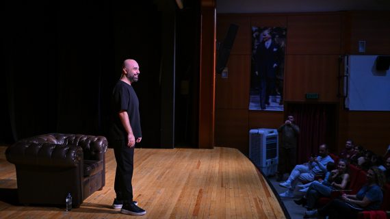 Tahsin Hasoğlu’ndan İZKİTAP’ta kahkaha dolu gece