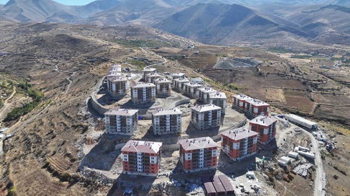 Depremlerden etkilenen Yeşilyurt’ta afetzedeler için yapılan 512 konutta sona gelindi