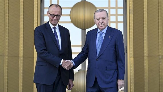 Cumhurbaşkanı Erdoğan Almanya Başbakanı Merz’i resmi törenle karşıladı Cumhurbaşkanı Erdoğan Almanya Başbakanı Merz’i resmi törenle karşıladı