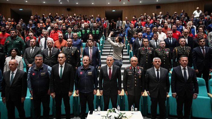 İzmir depreminde hayatını kaybedenler anıldı