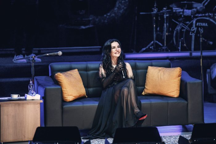 ​Hopa’lı Asya Fatma Turgut’u Kendine Hayran Bıraktı. Fatma Turgut Fırtınası Trabzon’daydı.