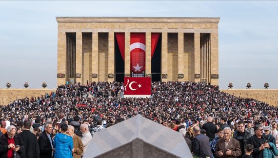 Anıtkabir 10 Kasım’da 1 milyon 219 bin 148 ziyaretçiyi ağırladı Anıtkabir 10 Kasım’da 1 milyon 219 bin 148 ziyaretçiyi ağırladı
