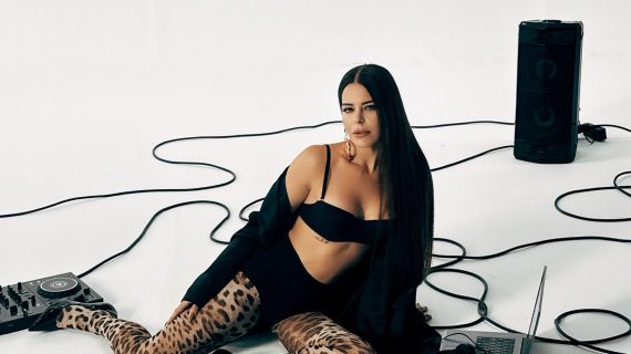 Simge’den Yılın Albümü: “Anlatasım Var”